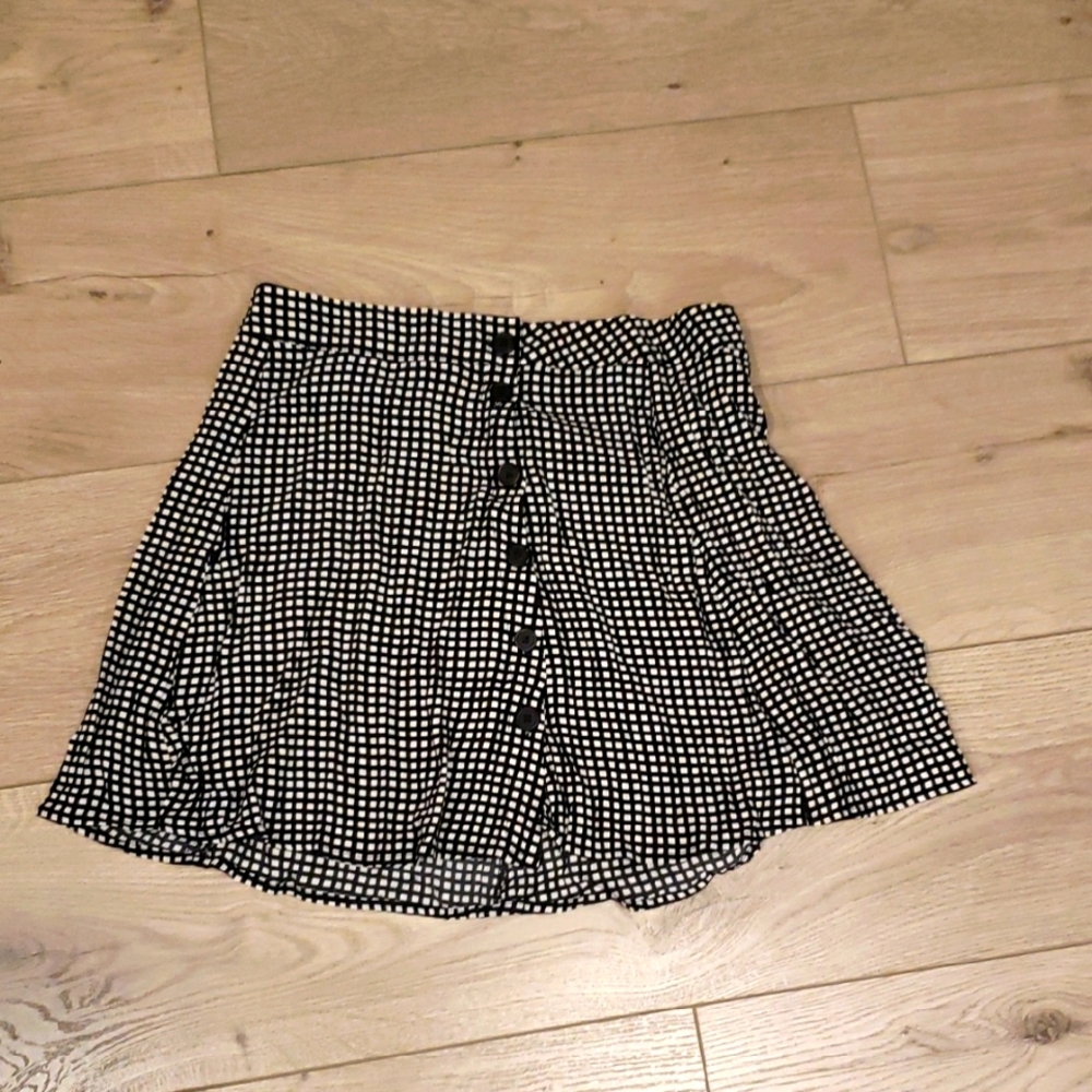 Chic Black and White Checkered Skirt